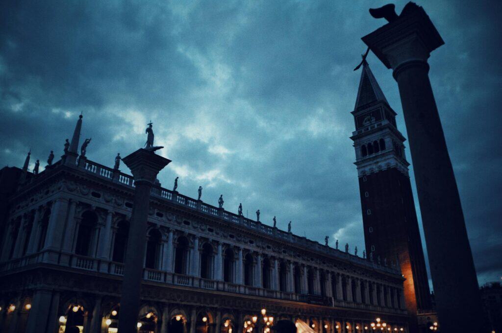 campanile di san marco di notte